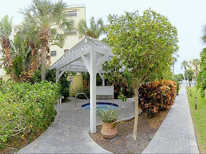Alden Suites - A Beachfront Resort St. Pete Beach Exteriör bild